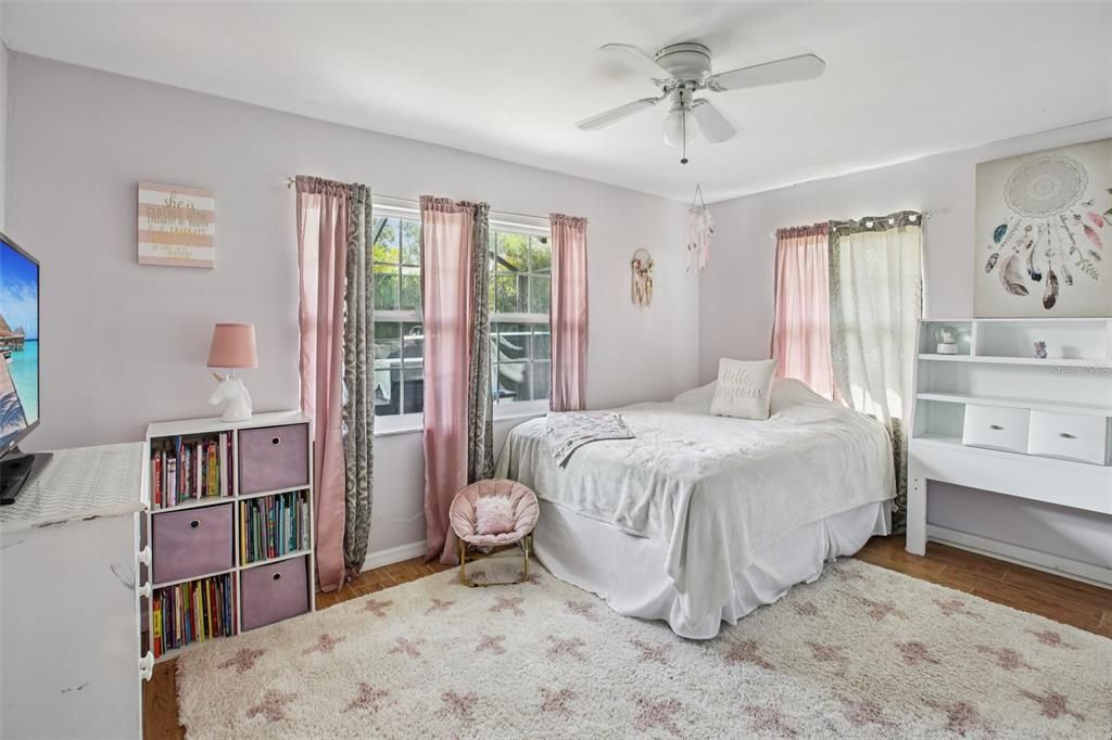 Active With Contract: $325,000 (3 beds, 2 baths, 1592 Square Feet)