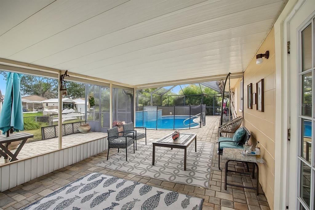 Active With Contract: $325,000 (3 beds, 2 baths, 1592 Square Feet)