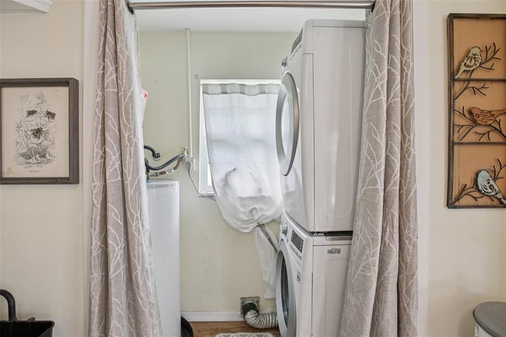 Active With Contract: $325,000 (3 beds, 2 baths, 1592 Square Feet)