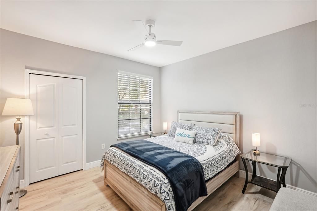 Под контрактом: $338,900 (2 спален, 2 ванн, 1080 Квадратных фут)