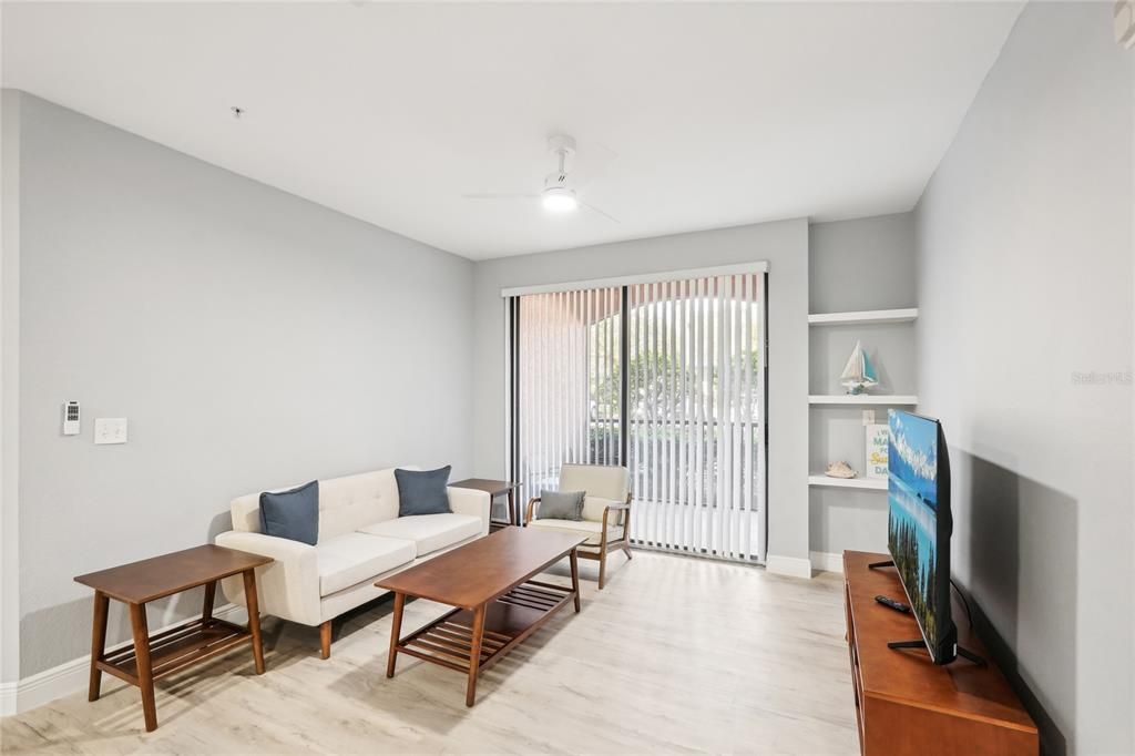 Под контрактом: $338,900 (2 спален, 2 ванн, 1080 Квадратных фут)