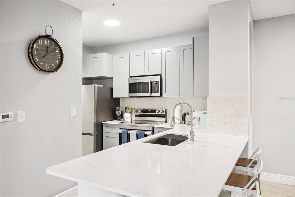 Под контрактом: $338,900 (2 спален, 2 ванн, 1080 Квадратных фут)