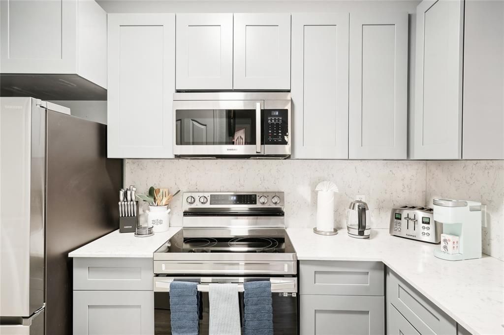 Под контрактом: $338,900 (2 спален, 2 ванн, 1080 Квадратных фут)