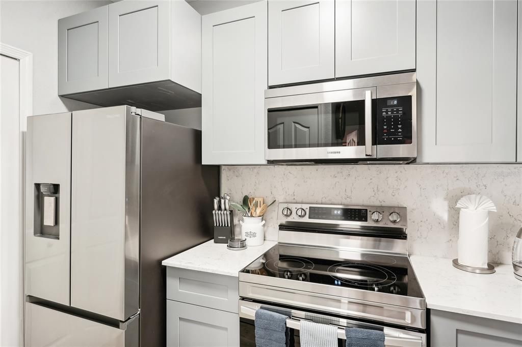 Под контрактом: $338,900 (2 спален, 2 ванн, 1080 Квадратных фут)