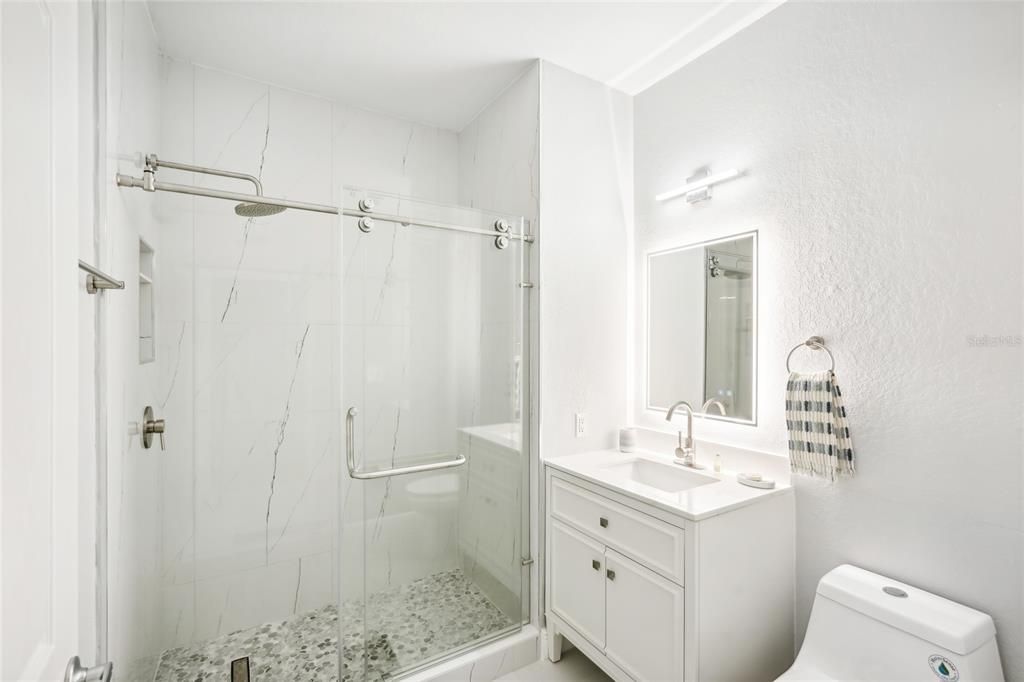 Под контрактом: $338,900 (2 спален, 2 ванн, 1080 Квадратных фут)