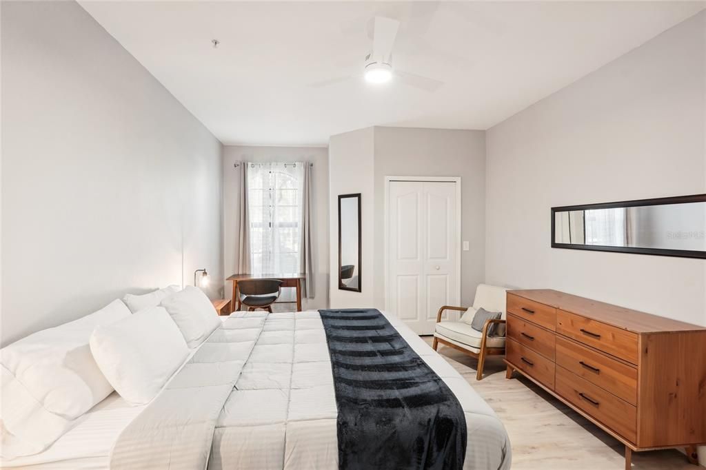 Под контрактом: $338,900 (2 спален, 2 ванн, 1080 Квадратных фут)