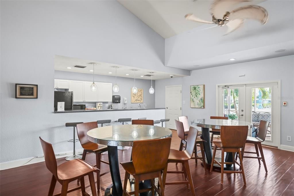 En Venta: $289,000 (2 camas, 1 baños, 825 Pies cuadrados)