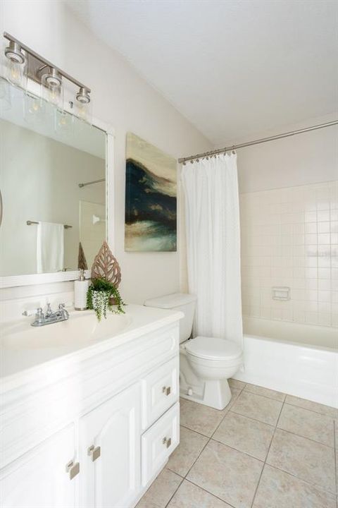 En Venta: $289,000 (2 camas, 1 baños, 825 Pies cuadrados)