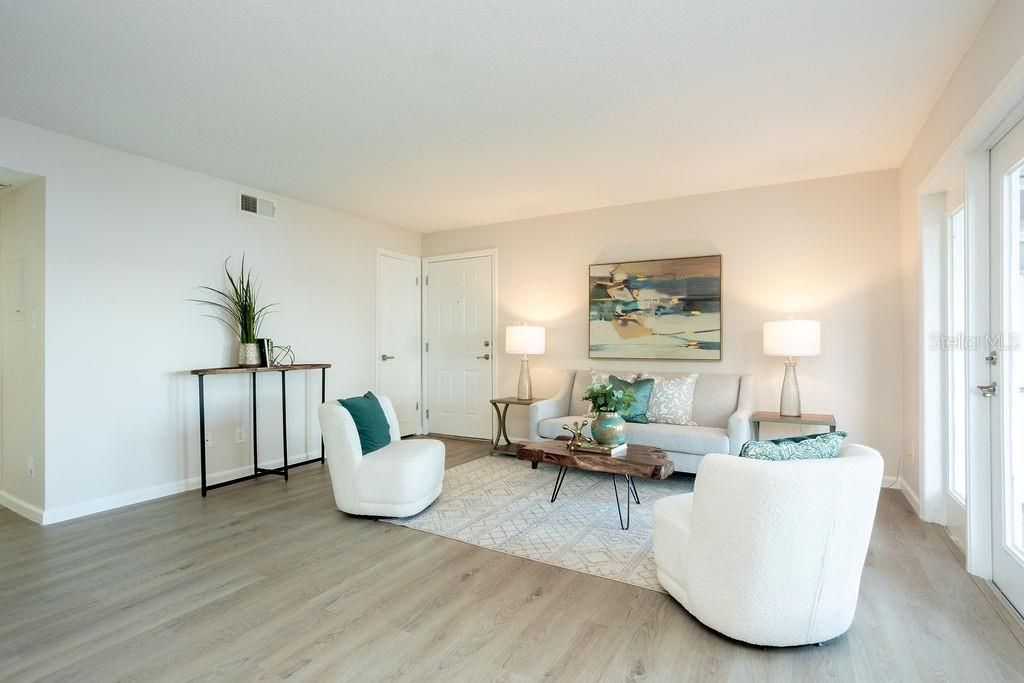 En Venta: $289,000 (2 camas, 1 baños, 825 Pies cuadrados)