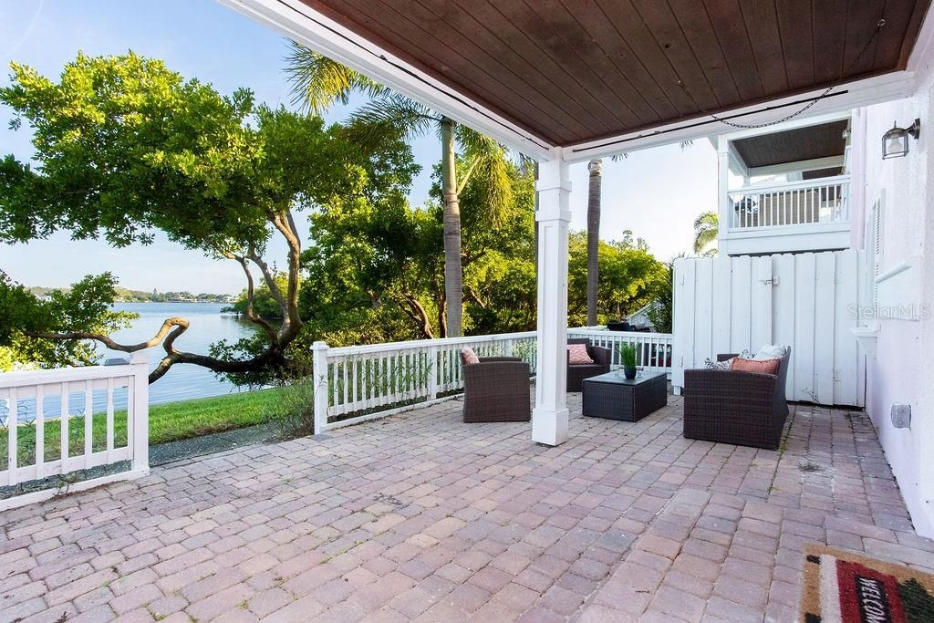 En Venta: $289,000 (2 camas, 1 baños, 825 Pies cuadrados)