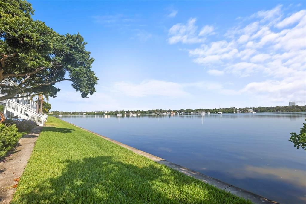 En Venta: $289,000 (2 camas, 1 baños, 825 Pies cuadrados)