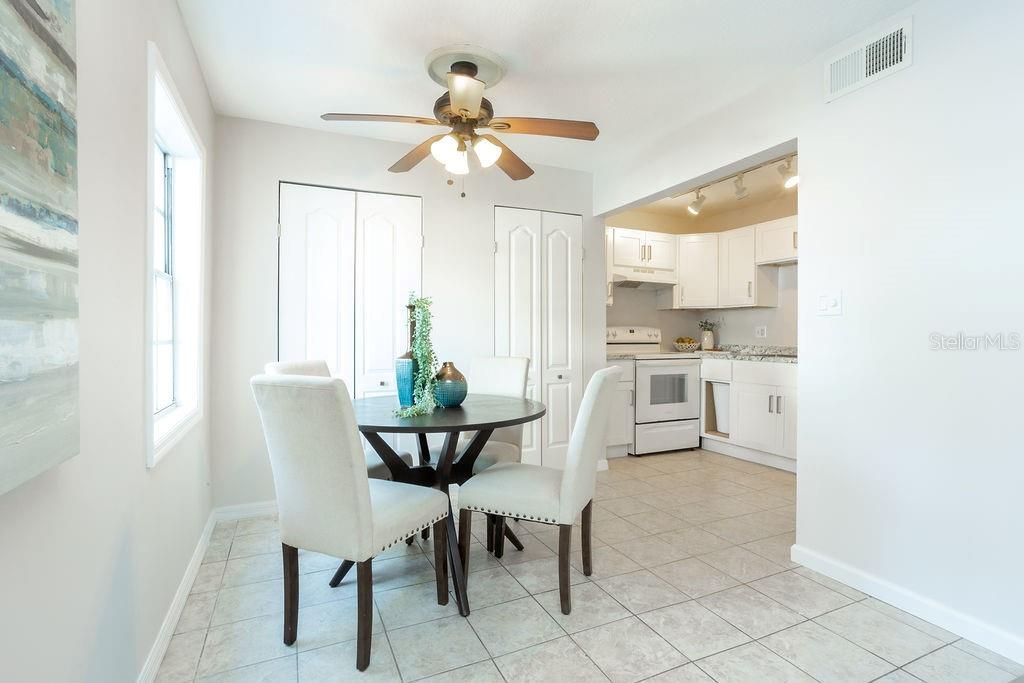 En Venta: $289,000 (2 camas, 1 baños, 825 Pies cuadrados)