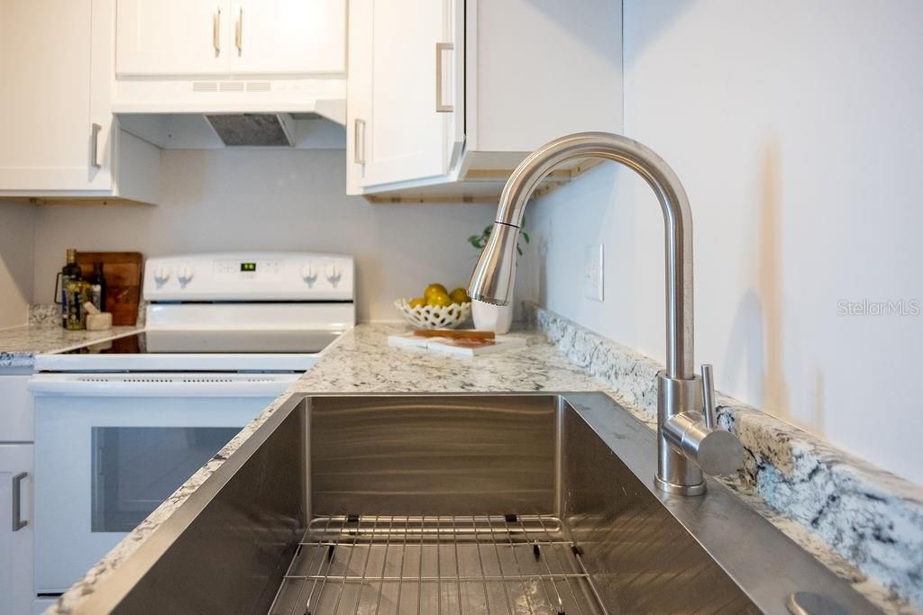 En Venta: $289,000 (2 camas, 1 baños, 825 Pies cuadrados)