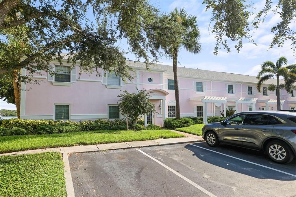 For Sale: $289,000 (2 beds, 1 baths, 825 Square Feet)