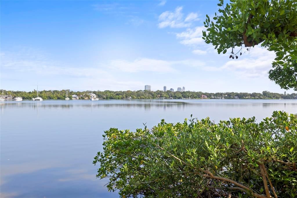 En Venta: $289,000 (2 camas, 1 baños, 825 Pies cuadrados)