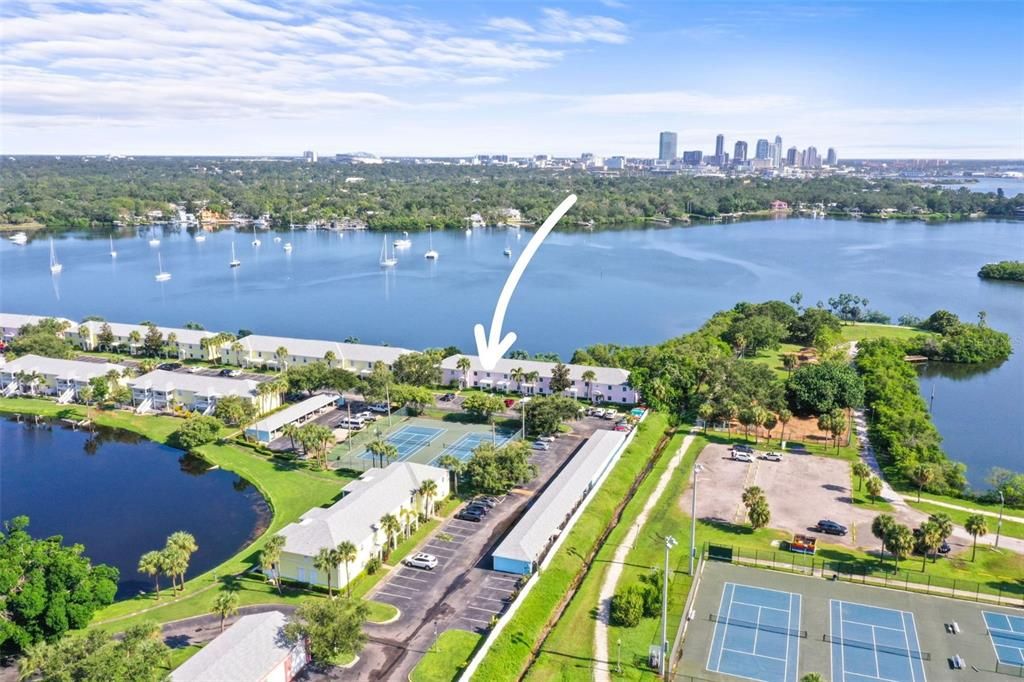 For Sale: $289,000 (2 beds, 1 baths, 825 Square Feet)