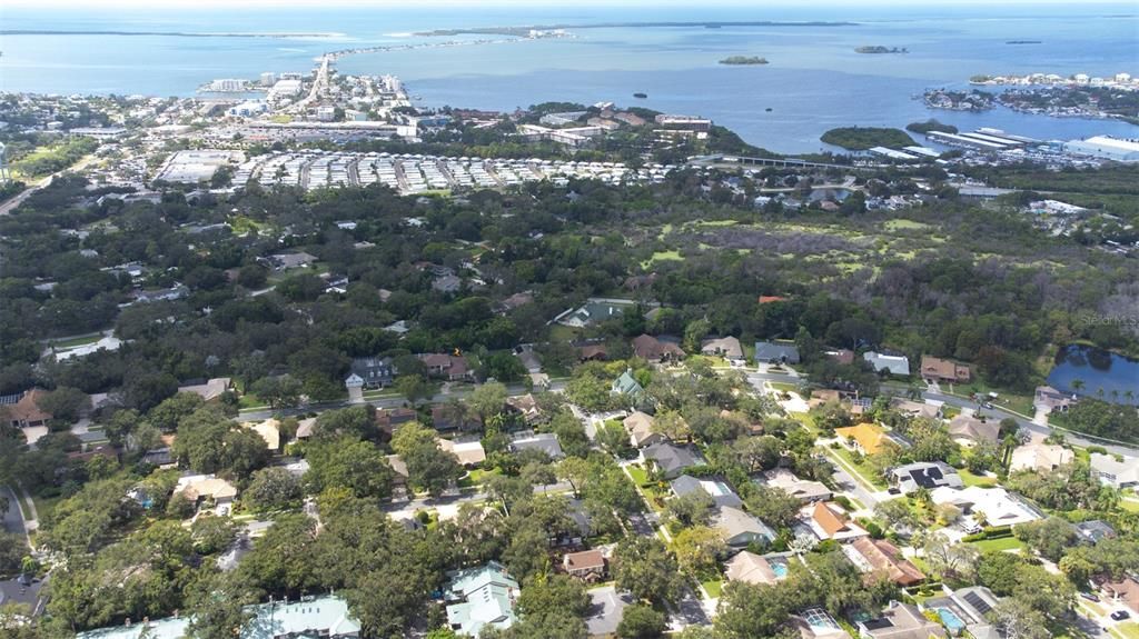 Под контрактом: $899,000 (4 спален, 3 ванн, 2556 Квадратных фут)