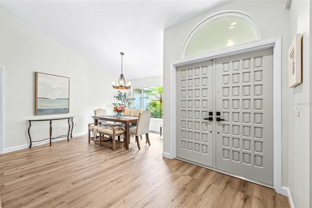 Под контрактом: $899,000 (4 спален, 3 ванн, 2556 Квадратных фут)