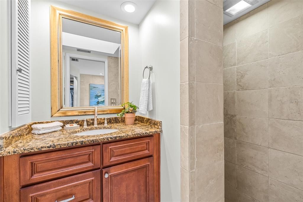 Под контрактом: $899,000 (4 спален, 3 ванн, 2556 Квадратных фут)