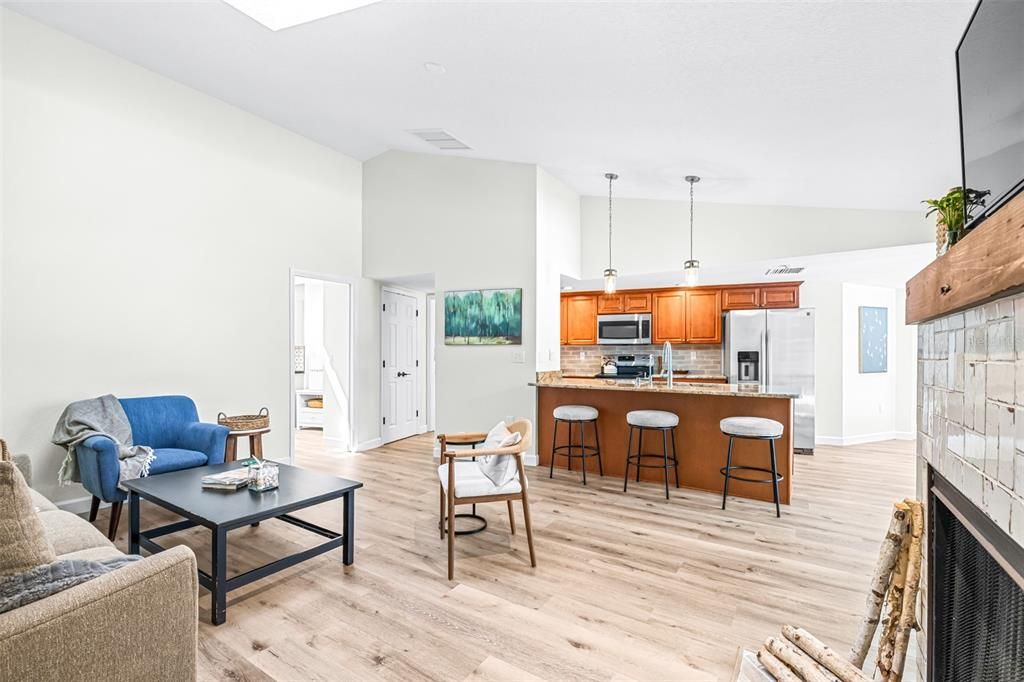 Под контрактом: $899,000 (4 спален, 3 ванн, 2556 Квадратных фут)