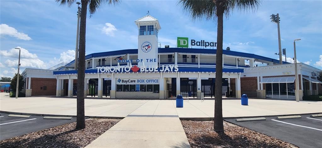 Под контрактом: $899,000 (4 спален, 3 ванн, 2556 Квадратных фут)