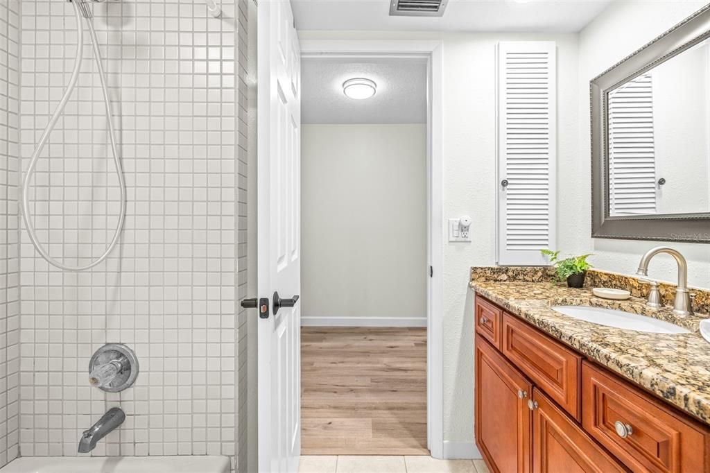 Под контрактом: $899,000 (4 спален, 3 ванн, 2556 Квадратных фут)