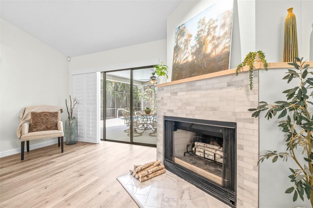 Под контрактом: $899,000 (4 спален, 3 ванн, 2556 Квадратных фут)