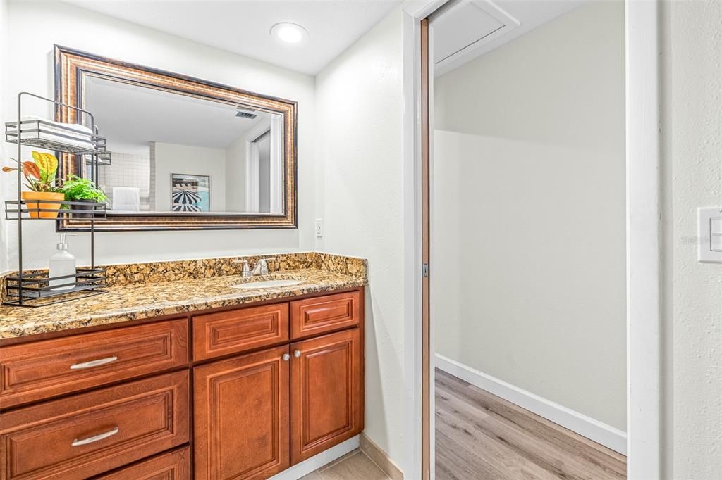 Под контрактом: $899,000 (4 спален, 3 ванн, 2556 Квадратных фут)