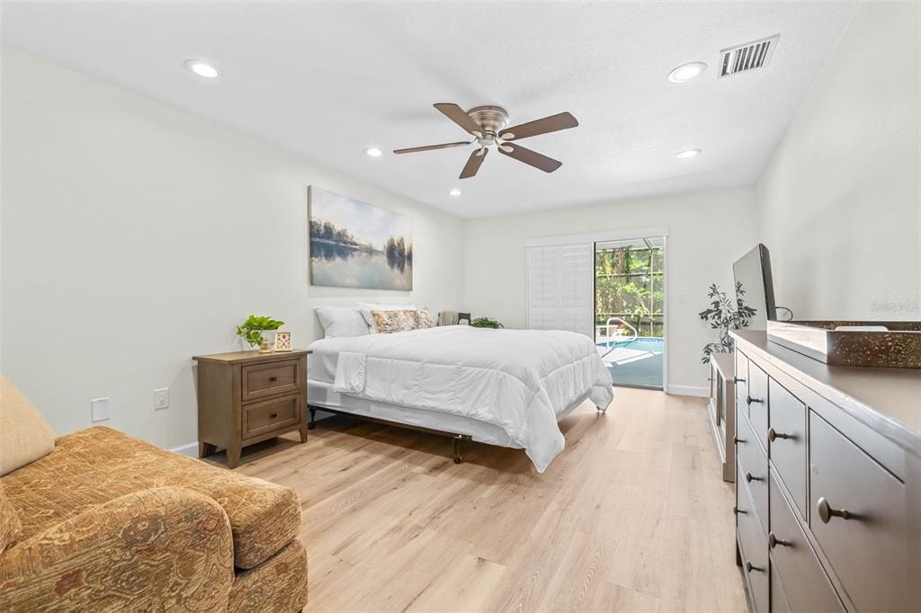 Под контрактом: $899,000 (4 спален, 3 ванн, 2556 Квадратных фут)