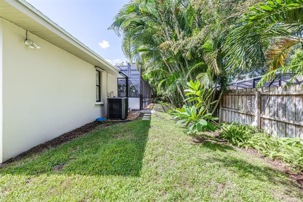 Под контрактом: $899,000 (4 спален, 3 ванн, 2556 Квадратных фут)