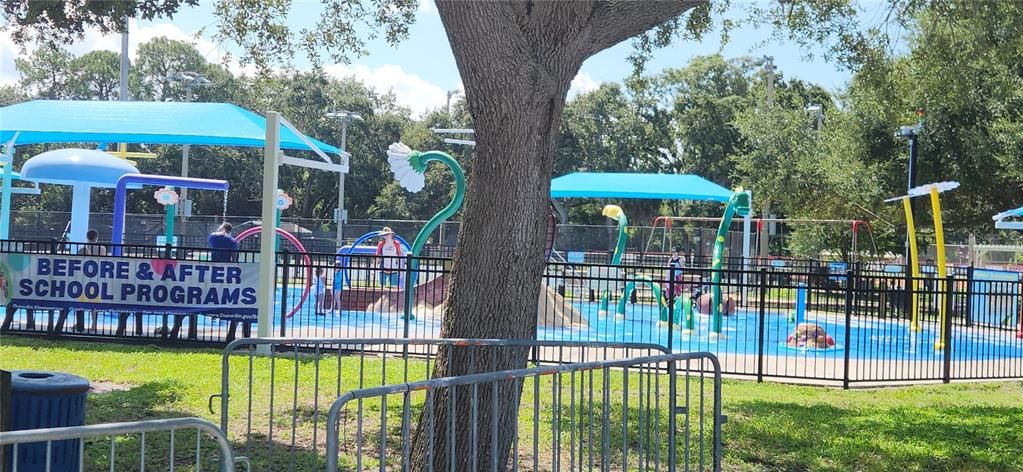 Под контрактом: $899,000 (4 спален, 3 ванн, 2556 Квадратных фут)