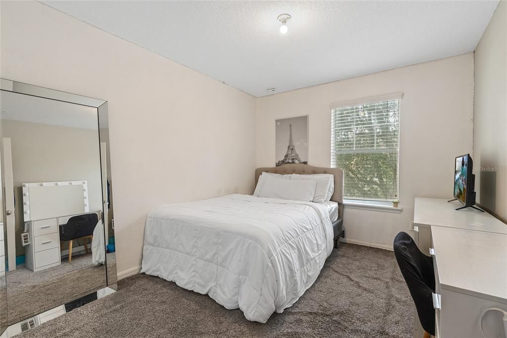 Под контрактом: $369,500 (3 спален, 2 ванн, 1720 Квадратных фут)