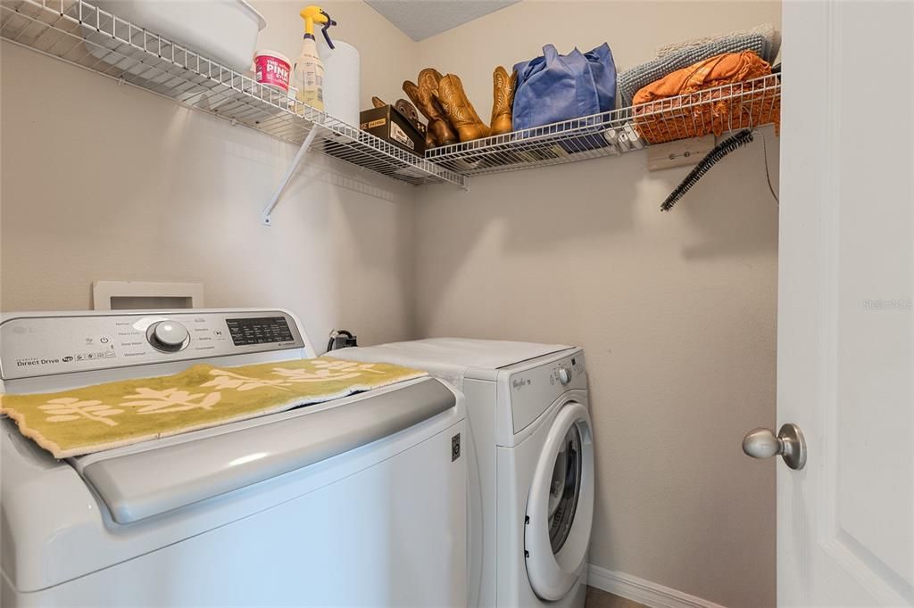 Под контрактом: $369,500 (3 спален, 2 ванн, 1720 Квадратных фут)