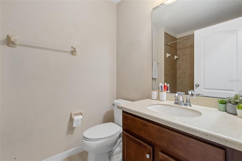 Под контрактом: $369,500 (3 спален, 2 ванн, 1720 Квадратных фут)