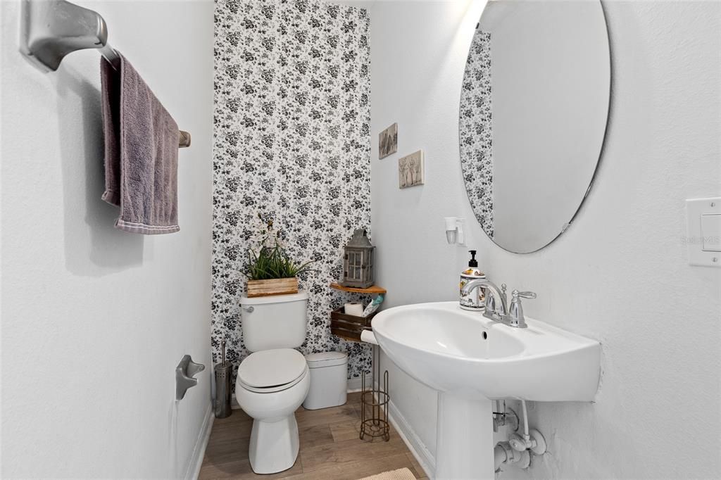 Под контрактом: $369,500 (3 спален, 2 ванн, 1720 Квадратных фут)