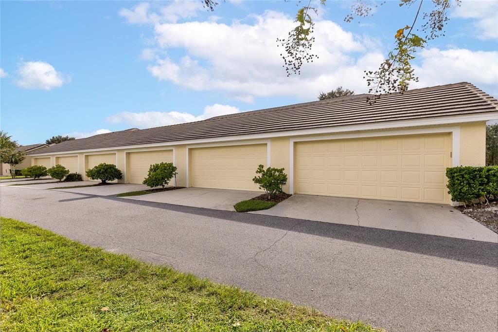 Под контрактом: $369,500 (3 спален, 2 ванн, 1720 Квадратных фут)