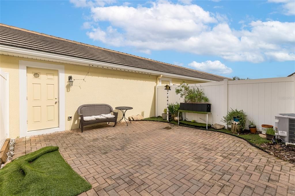 Под контрактом: $369,500 (3 спален, 2 ванн, 1720 Квадратных фут)