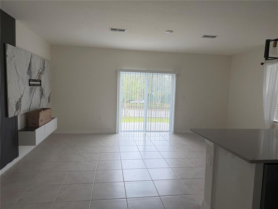 Под контрактом: $2,100 (3 спален, 2 ванн, 1488 Квадратных фут)