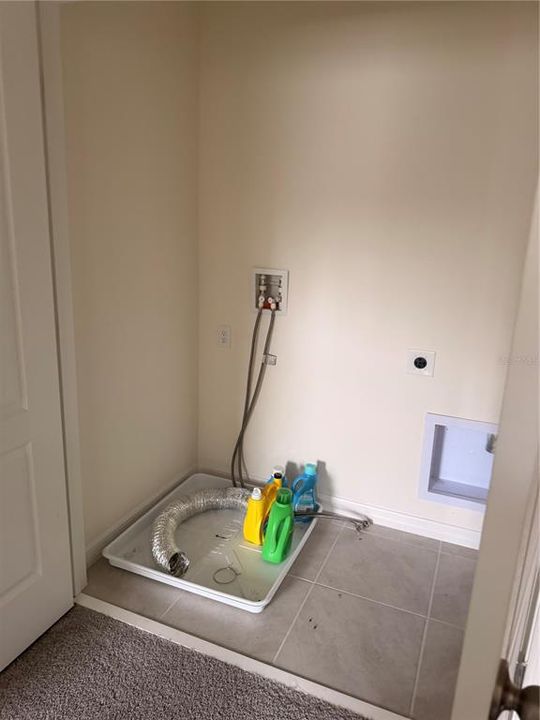 Под контрактом: $2,100 (3 спален, 2 ванн, 1488 Квадратных фут)