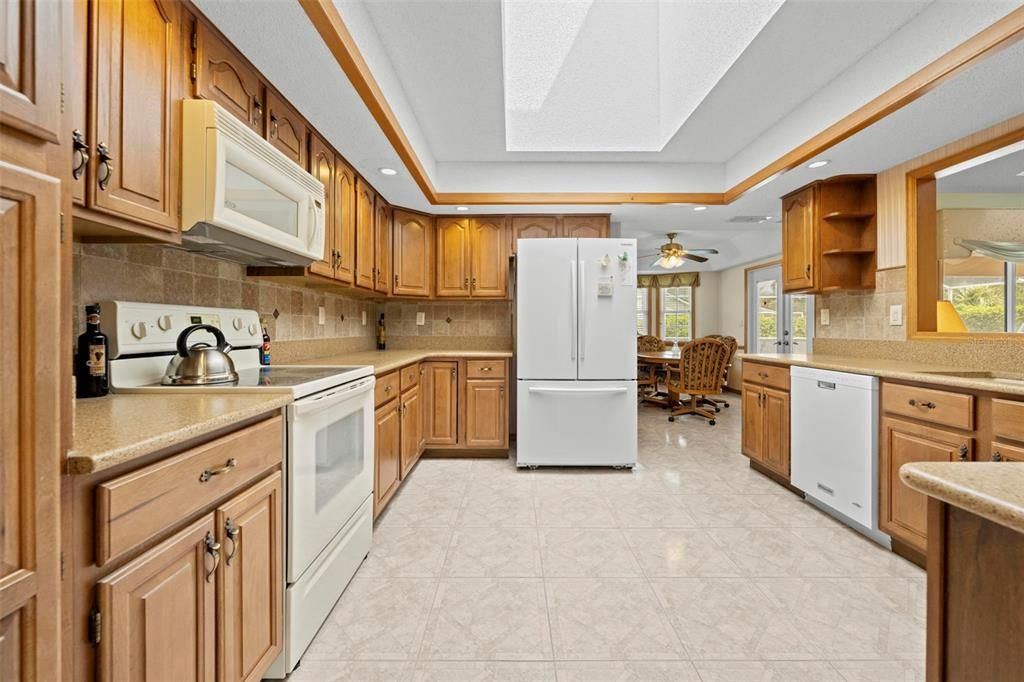 Active With Contract: $379,500 (3 beds, 2 baths, 2179 Square Feet)