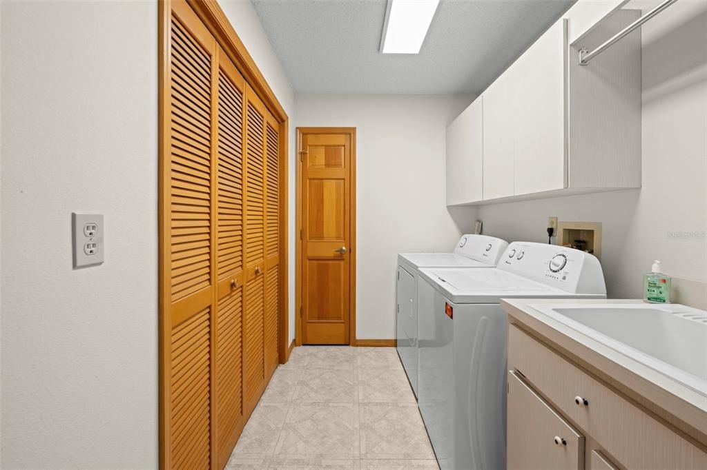 Active With Contract: $379,500 (3 beds, 2 baths, 2179 Square Feet)