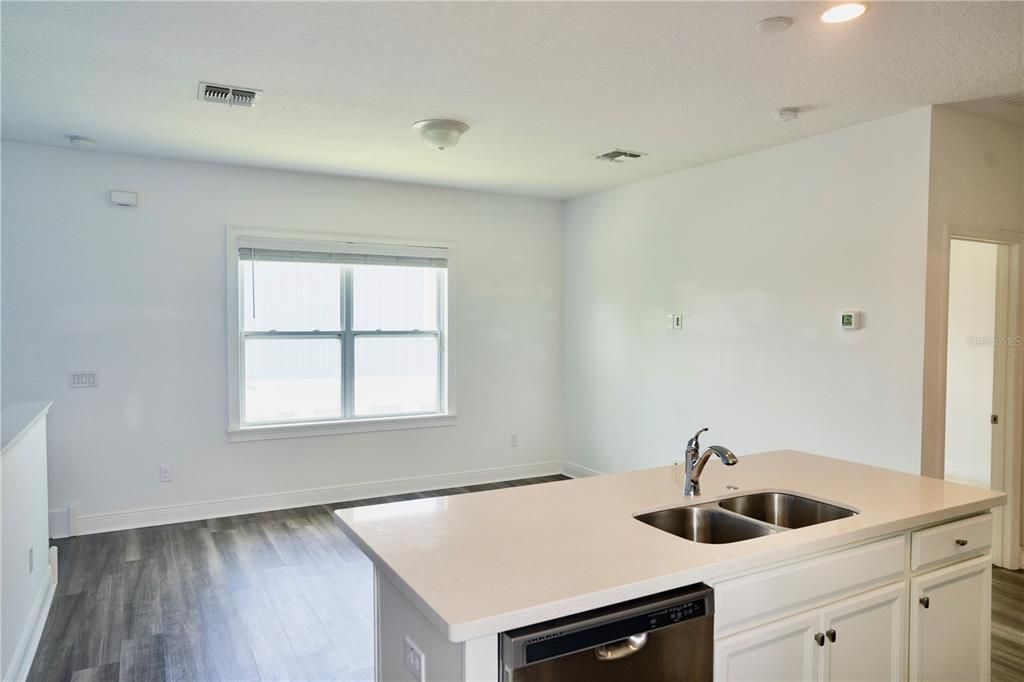 出租: $1,625 (1 贝兹, 1 浴室, 650 平方英尺)