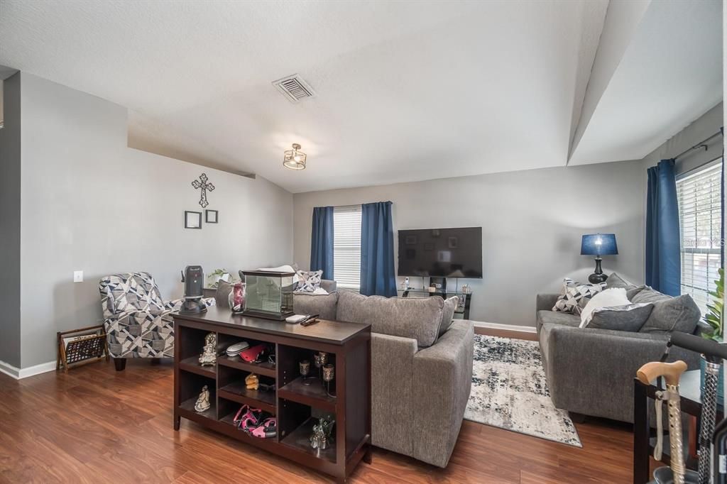 Active With Contract: $2,300 (3 beds, 2 baths, 1876 Square Feet)