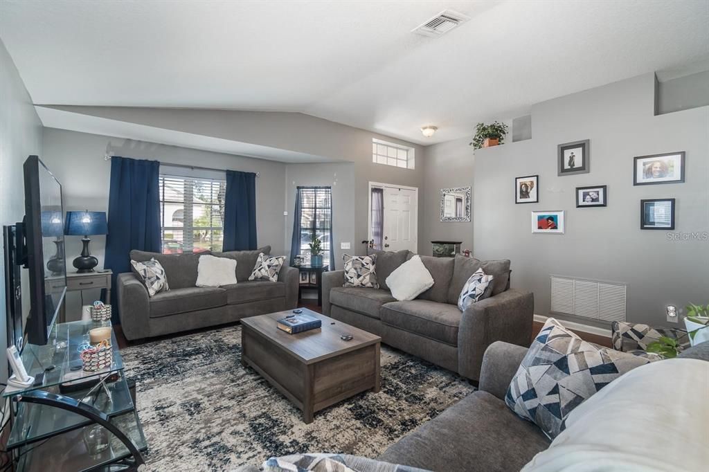 Active With Contract: $2,300 (3 beds, 2 baths, 1876 Square Feet)