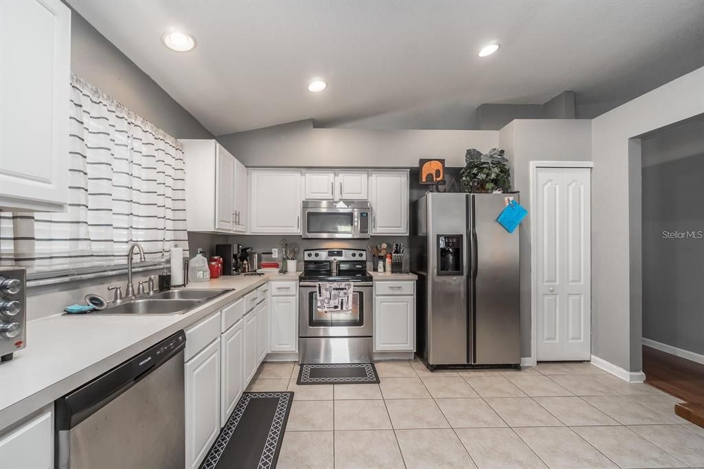 Active With Contract: $2,300 (3 beds, 2 baths, 1876 Square Feet)