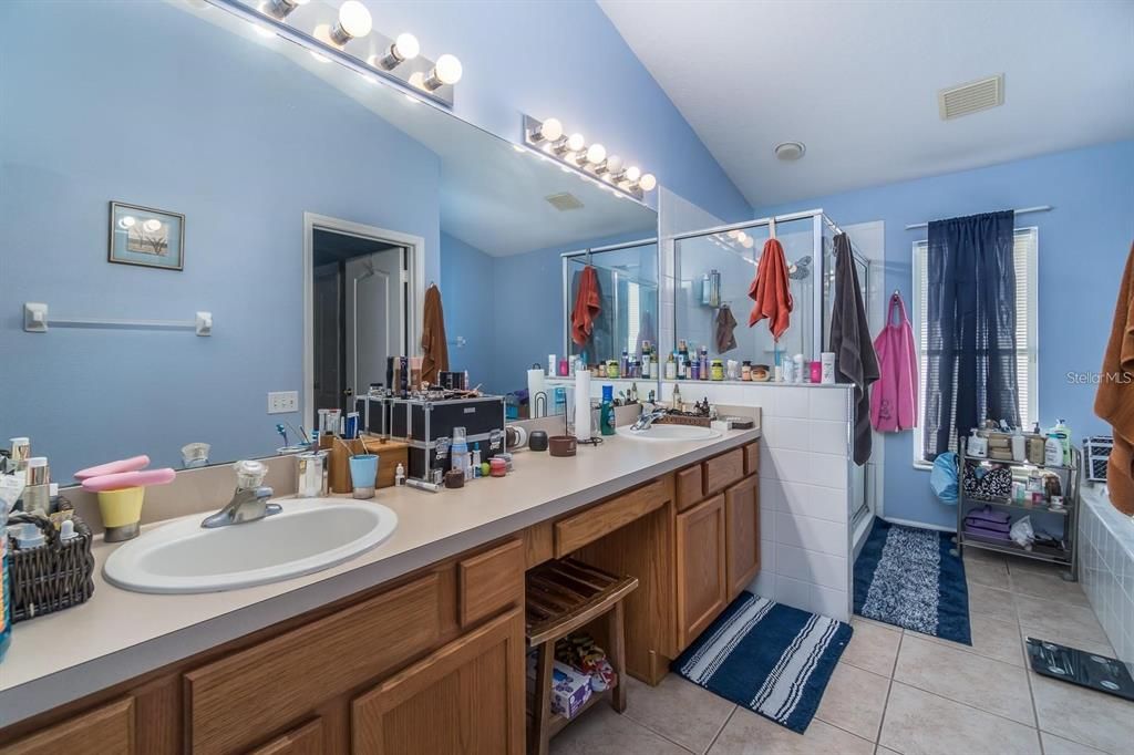 Active With Contract: $2,300 (3 beds, 2 baths, 1876 Square Feet)