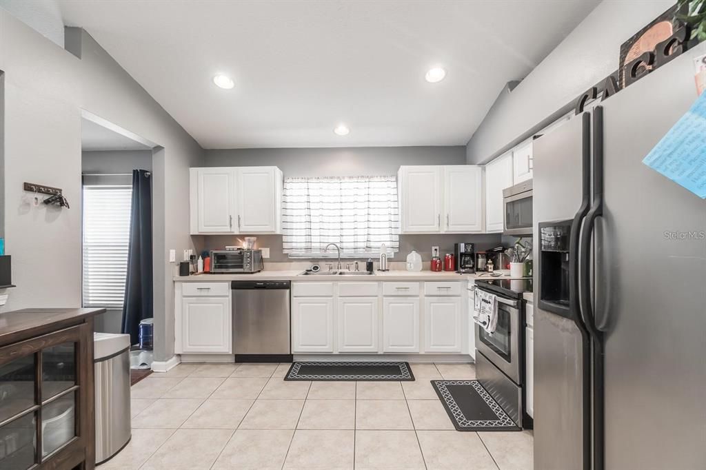Active With Contract: $2,300 (3 beds, 2 baths, 1876 Square Feet)