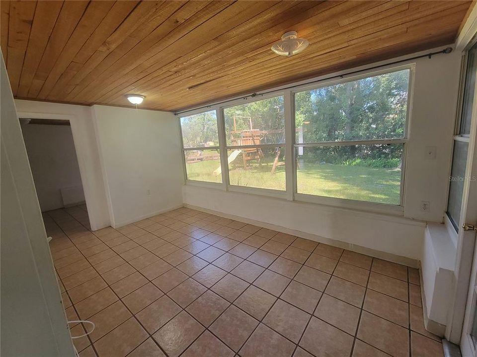 Active With Contract: $2,000 (3 beds, 2 baths, 1752 Square Feet)