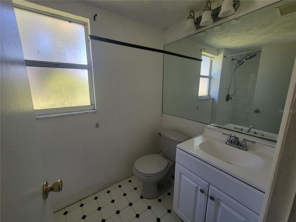 Active With Contract: $2,000 (3 beds, 2 baths, 1752 Square Feet)