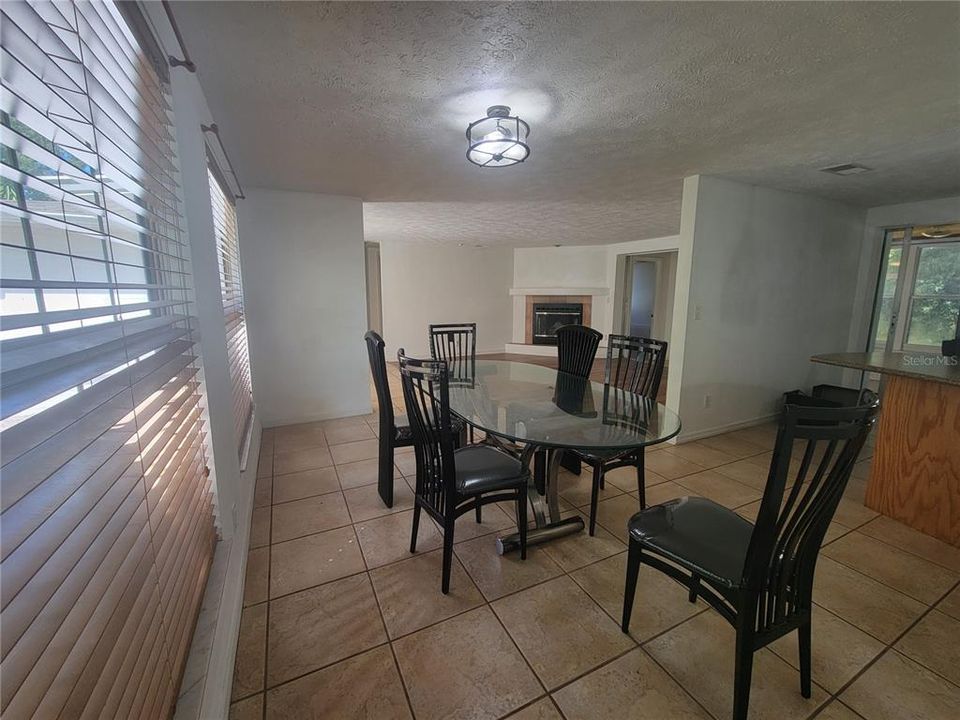 Active With Contract: $2,000 (3 beds, 2 baths, 1752 Square Feet)